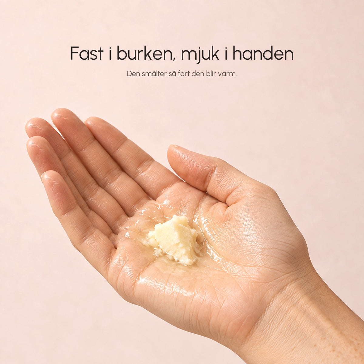 En öppen hand med en klick sheasmör som smälter, med rubriken Fast i burken, mjuk i handen